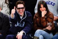 Emily Ratajkowski dan Pete Davidson Berpisah Setelah 2 Bulan Berkencan