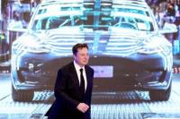 Musk Ingatkan Staf untuk Tidak Terganggu Penurunan 70 Persen Saham Tesla