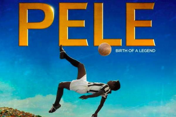 Pele: The Birth of a Legend, Hidup Miskin Sang Legenda Bertanding dengan Seragam Usang
