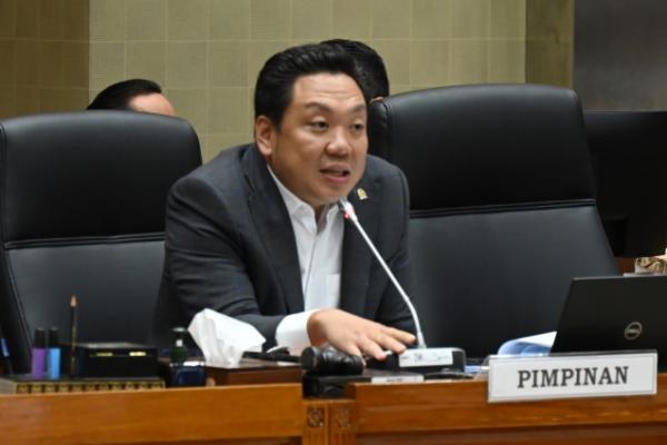 Anggota DPR Nilai Tren `KaburAjaDulu` Momen Otokritik Bagi Pemerintah 