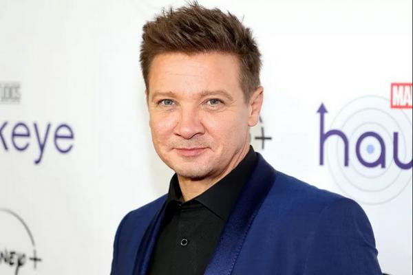 30 Tulang Aktor Hawkeye Patah Kecelakaan Bajak Salju, Jeremy Renner Jalani Terapi Fisik