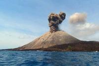 Gunung Berapi Anak Krakatau Meletus Dua Kali, Muntahkan Awan Abu Besar