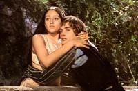 Olivia Hussey Tuntut Paramount atas Pelecehan Anak di Adegan Telanjang Romeo and Juliet