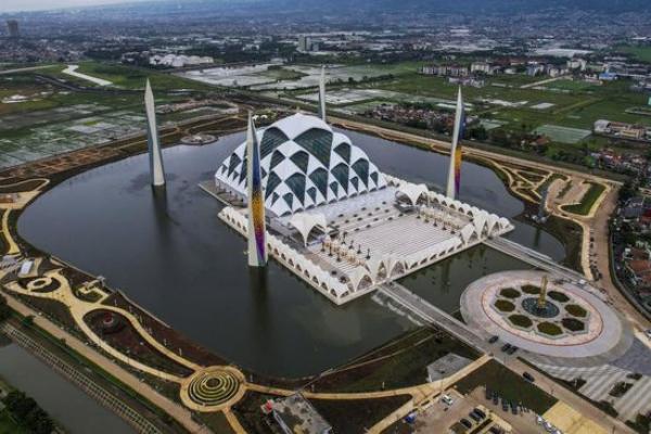 Selain Masjid Al Jabbar, Ini Masjid-Masjid Rancangan Ridwan Kamil