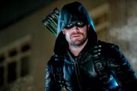 Stephen Amell Kembali sebagai Green Arrow untuk Musim Terakhir The Flash