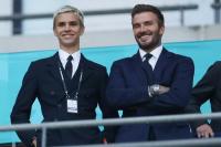 Romeo Beckham Bangga Ayahnya David Beckham Dapat Gelar Bangsawan dari Raja Charles