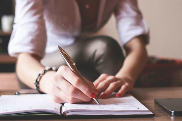 10 Januari Puisi di Hari Kerja, Para Pekerja Menikmati Puisi sebagai Relaksasi dan Rekreasi