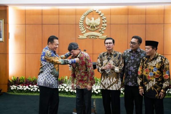 Ketua MPR RI Bamsoet Berikan Penghargaan kepada Chairman of Korindo Group