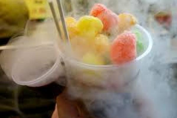 Mau Tahu Bahaya Nitrogen Cair di Makanan Siap Saji? Simak di Sini