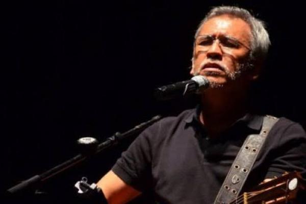 Siap-siap, Iwan Fals Konser Tunggal "Petisi Cinta: Manusia Setengah Dewa"