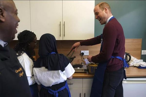 Di Tengah Tuduhan "Spare" Pangeran William Kunjungi Badan Amal di Slough