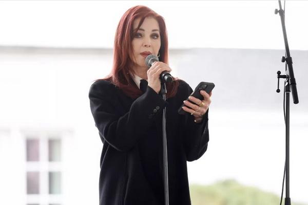 Pidato Emosional Priscilla Presley di Pemakaman Lisa Marie Presley, Sang Putri Tercinta Elvis Presle