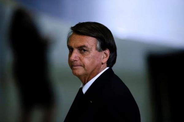 Presiden Brasil Jair Bolsonaro saat upacara Kebijakan Nasional untuk Pendidikan di Istana Planalto di Brasilia, Brasil 20 Juni 2022. Foto: Reuters 