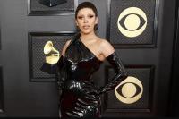 Hadiri Red Carpet Grammy Awards 2023, Gaya Dominatrix Doja Cat dengan Gaun Vinil Versace