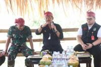 Mentan SYL dan Bupati Kediri Dorong Integrasi Kelapa Genjah, Jagung dan Kambing   