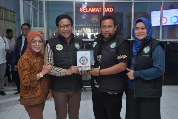 Bantu Warga Melek Teknologi, Gus Halim Puji Anjungan Digital Desa Ciburuy