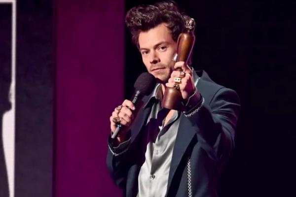 Borong 4 Trofi BRIT Awards 2023, Harry Styles Berterima Kasih pada Rekannya di One Direction