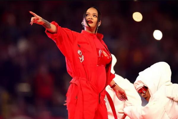 Rihanna Terlihat di Studio Rekaman, Penggemar Berteori Penyanyi Anti Bakal Rilis Album Baru