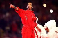 Jadi Bintang di Super Bowl 2023 Halftime Show, Rihanna Tunjukkan Baby Bump Anak Kedua