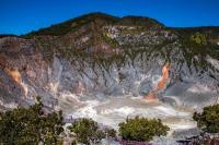 Ilustrasi - Kawah di gunung Tangkuban Perahu, Jawa Barat (Foto: Ist)