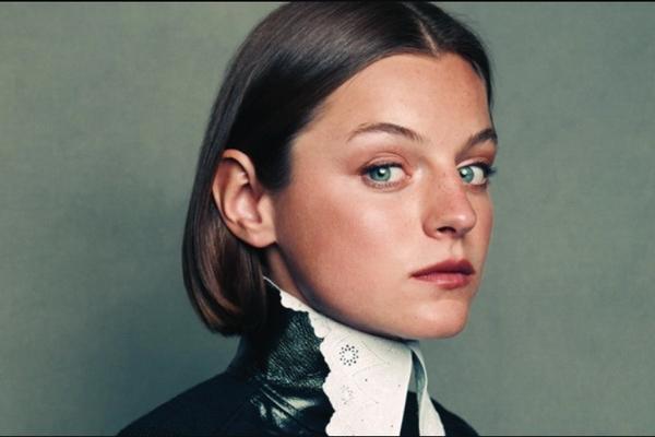 Bintang The Crown Emma Corrin Bergabung dengan Ryan Reynolds dan Hugh Jackman di Deadpool 3