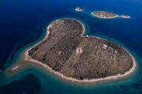 Valentine yang Sempurna, Pulau Berbentuk Hati di Kroasia Dijual