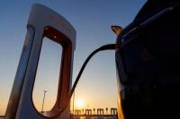 Aturan Baru Biden soal Pengisi Daya EV Memaksa Perubahan pada Tesla