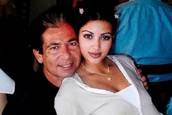 Kenang Hari Lahir Ayahnya Robert Kardashian, Kim Kardashian Unggah Video Manis