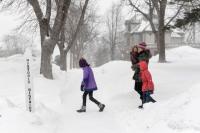 Sekolah Ditutup dan Penerbangan Dibatalkan Akibat Badai Salju Besar di Amerika
