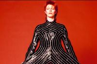 V&A Museum di London Akuisisi 80.000 Keping Arsip Material Karya David Bowie