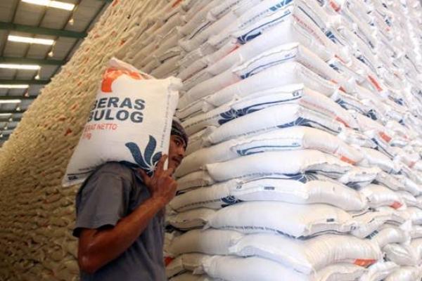 Jokowi Perintahkan Menteri Amankan Stok Bahan Pangan Jelang Puasa