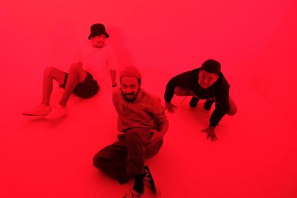 Trio Grup Besixxs Comeback Lewat Single Bernuansa 80an