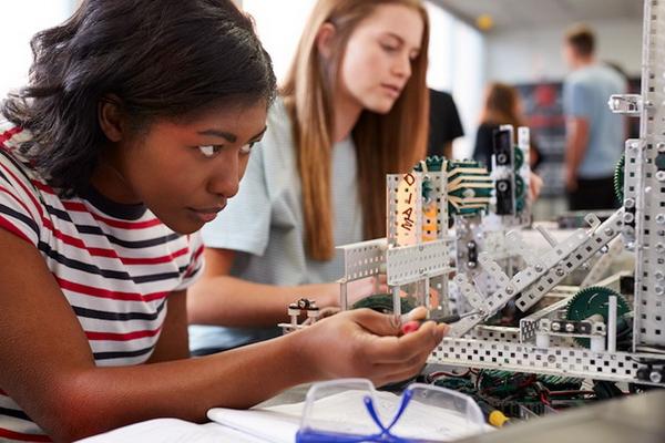25 Februari Introduce a Girl to Engineering Day, Perkenalkan Gadis Muda ke Profesi STEM