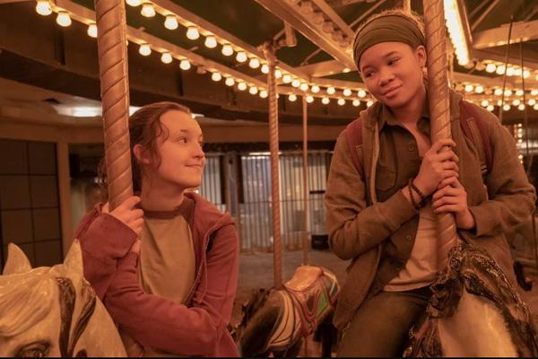 Gambar Baru The Last of Us Episode 7 Perlihatkan Ellie di Sekolah Militer