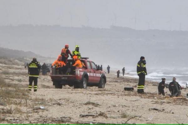 Kapal Migran Karam di Italia Selatan Tewaskan 45 Orang Termasuk Anak-anak
