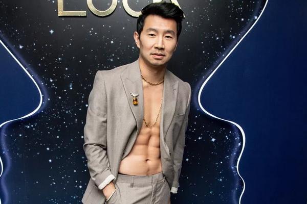 Simu Liu Bocorkan Shang-Chi akan Kolaborasi dengan Superhero Marvel Lain
