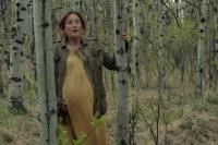 Gambar Baru The Last of Us Episode Final Tampilkan Ashley Johnson sebagai Ibu Ellie