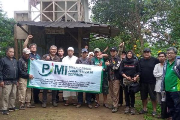 PJMI Kunjungi Markas GAZA dan Perpustakaan Berita Langit di Subang