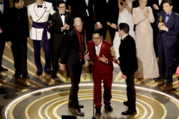 Everything Everywhere All at Once Raih 7 Trofi, Daftar Lengkap Pemenang Oscar 2023