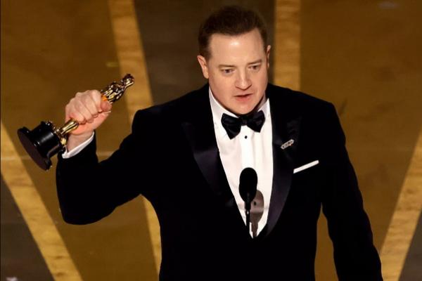 Peran Sebagai Pria Obesitas `The Whale` Dapuk Brendan Fraser Jadi Aktor Terbaik Oscar 2023