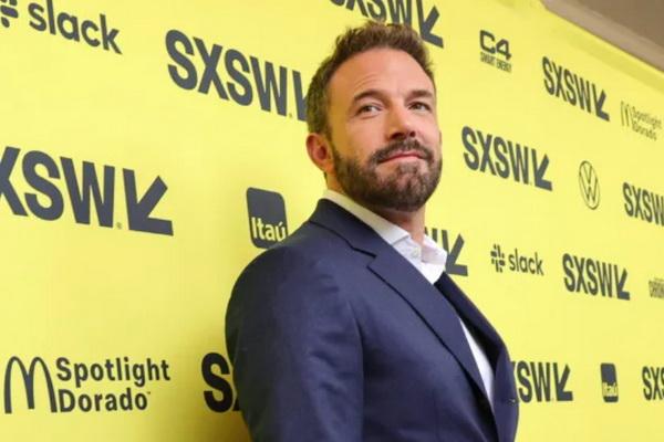 Rumor Perceraian dengan Jennifer Lopez, Ben Affleck Terlihat Tanpa Cincin Kawin