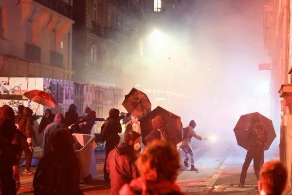 Presiden Prancis Hadapi Ujian Lain, Hari Ini Parlemen Gelar Pemungutan Suara