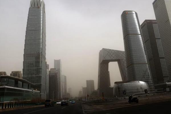 Badai Pasir Tebal Menyelimuti Beijing dan Beberapa Provinsi di China