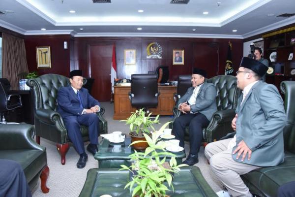 Menerima Pimpinan PP Pemuda Persis, HNW Ajak Generasi Muda Berperan Aktif Menghidupkan Demokrasi