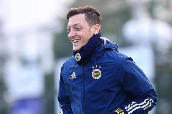 Pesepakbola Jerman, Mesut Ozil yang pernah menjadi korban pemain buangan di era Galacticos jilid baru  (Foto: okezone) 