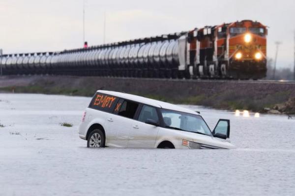 Badai Musim Dingin California Tewaskan Lima Orang Akibat Pohon Tumbang