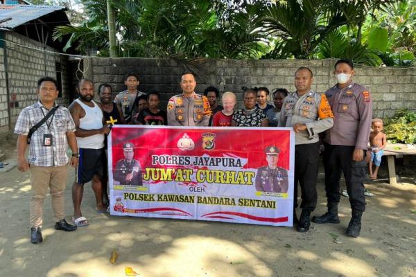 Dengar Keluhan Warga, Kapolsek Kawasan Bandara Sentani Gelar Jumat Curhat di Kampung Komba