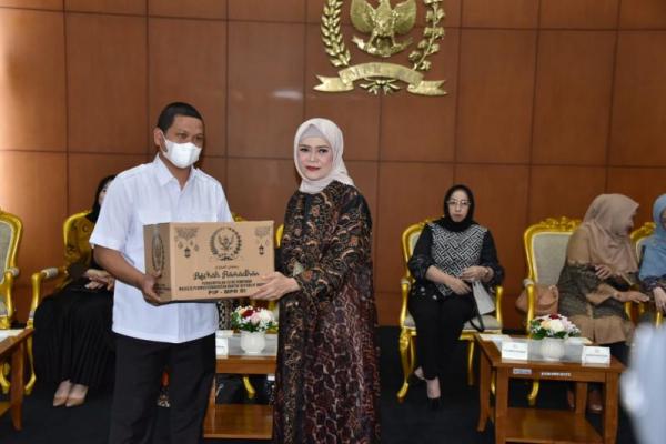 PIP MPR Berbagi, Lenny Bambang Soesatyo: Pentingnya Mengembangkan Jiwa Solidaritas dan Tepa Selira