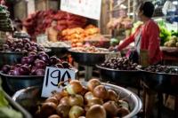 Kisah Ibu Beri Makan 7 Anggota Keluarga saat Inflasi Membumbung Tinggi di Asia