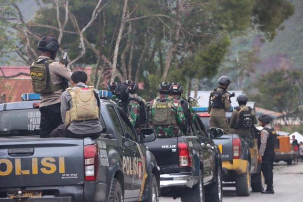 Pastikan Situasi yang Aman dan Kondusif di Puncak Jaya, Aparat gabungan TNI-Polri Gelar Patroli